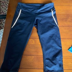 Cropped Lululemon black leggings w/ reflectors